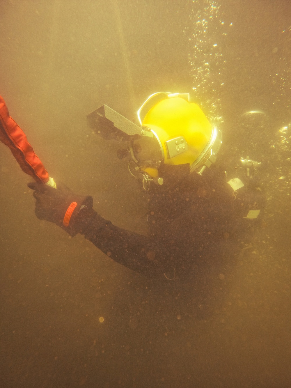 Multinational Navy divers conduct salvage diving operations during RIMPAC 2026