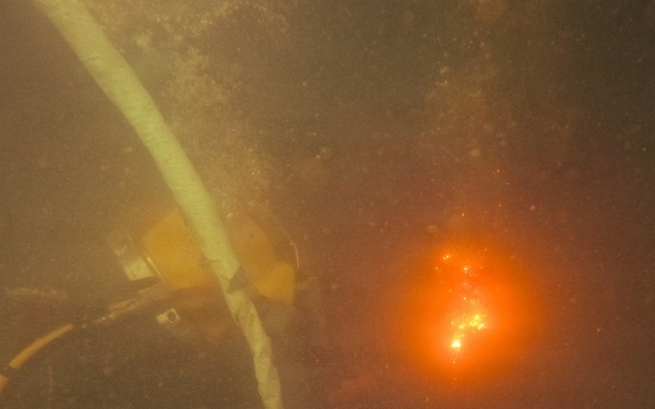 Multinational Navy divers conduct salvage diving operations during RIMPAC 2026