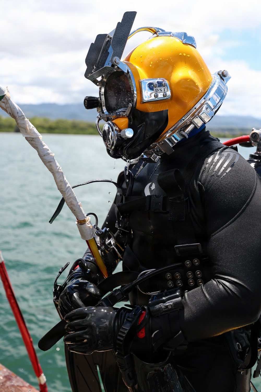 Multinational Navy divers conduct salvage diving operations during RIMPAC 2026