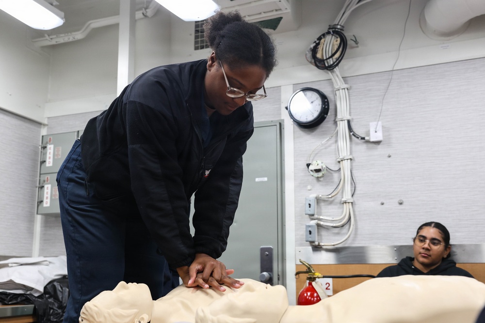 USS Carl M. Levin conducts CPR training during RIMPAC 26