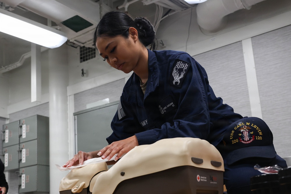 USS Carl M. Levin conducts CPR training during RIMPAC 26