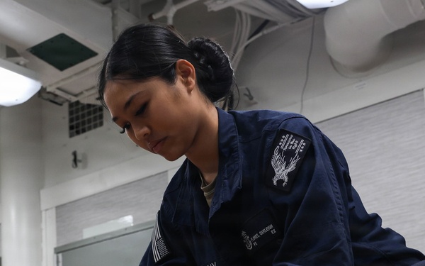 USS Carl M. Levin conducts CPR training during RIMPAC 26