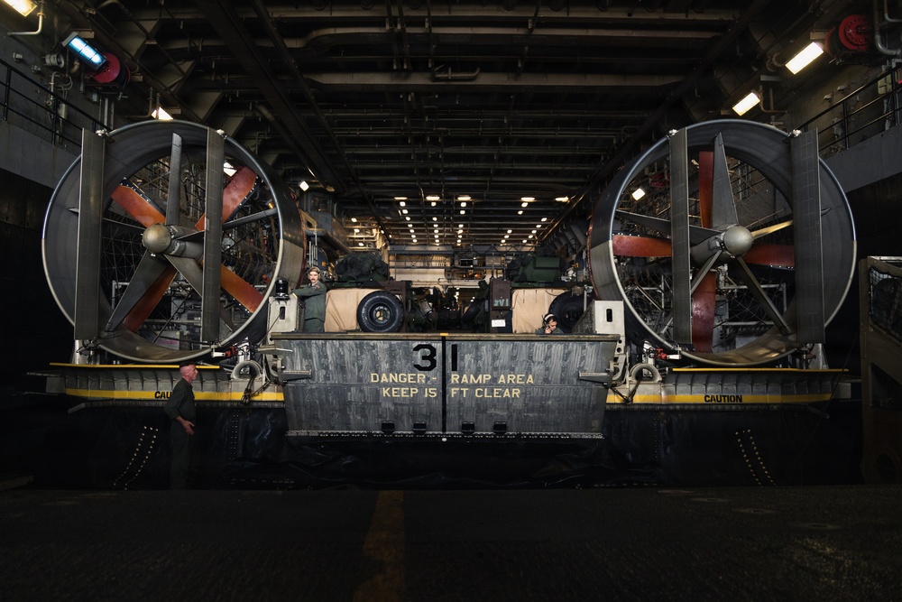 31st MEU | LCAC operations aboard the USS New Orleans (LPD 18)