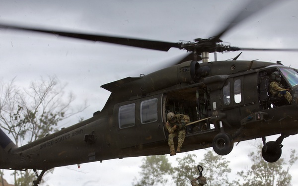 Field Artillery prepares and executes sling load procedures with U.S. Army Assault Battalion
