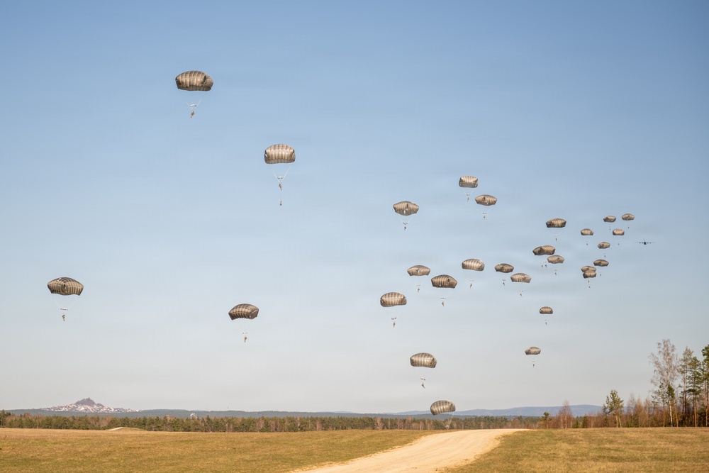 Paratroopers conduct mortar gunnery at Grafenwoehr Training Area