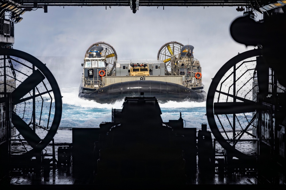 USS Essex conducts instream onload