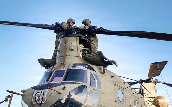 25th CAB conducts CH-47 maintenance aboard USS Essex
