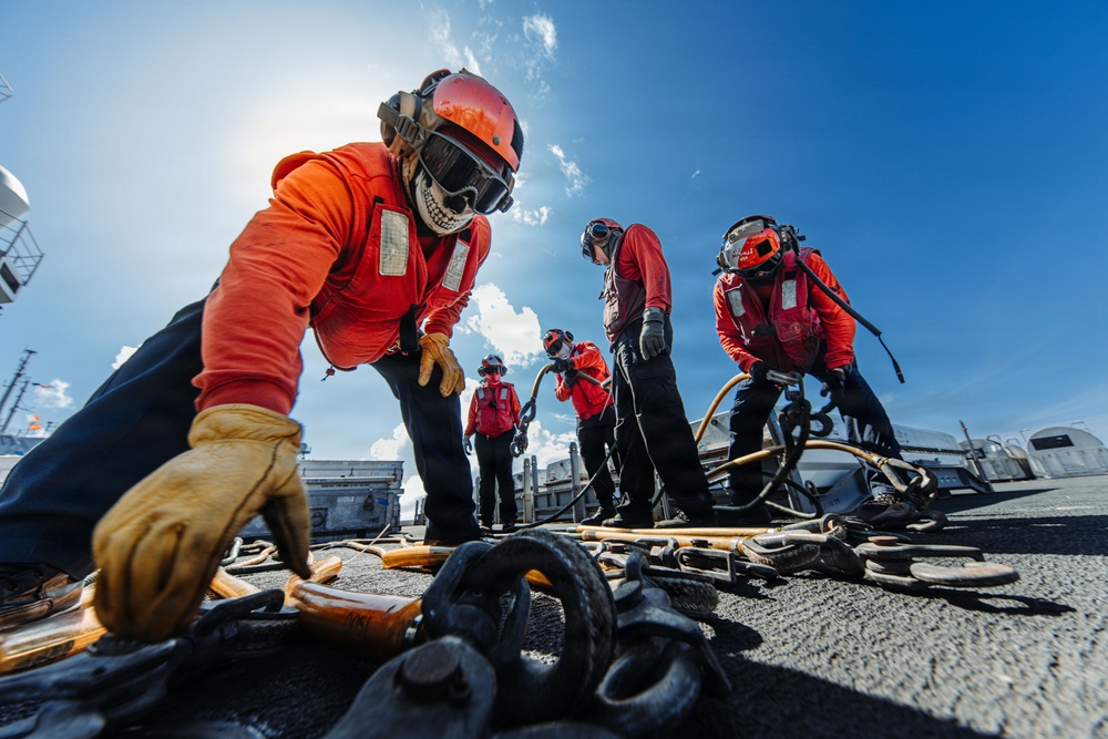 George Washington Conducts Replenishment at Sea
