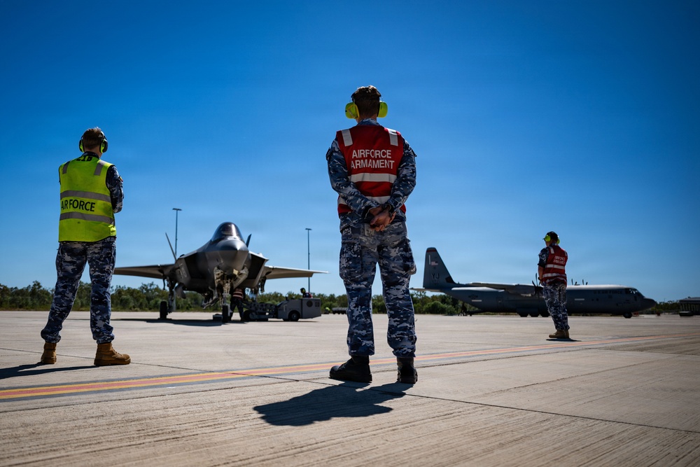 Exercise southern cross fuels up