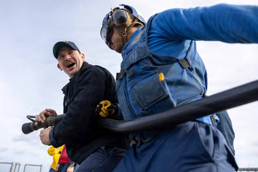 USS Mustin conducts aircraft firefighting drill