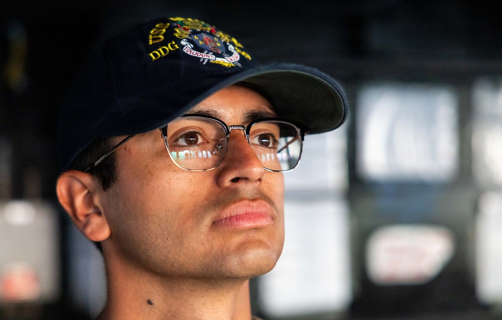 USS Mustin conducts bridge operations