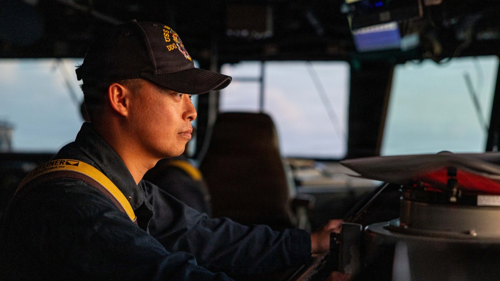 USS Mustin conducts bridge operations