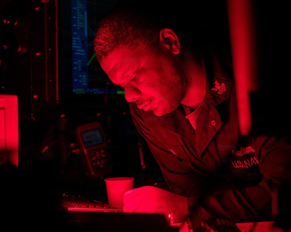 USS Mustin conducts bridge operations