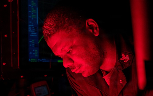 USS Mustin conducts bridge operations