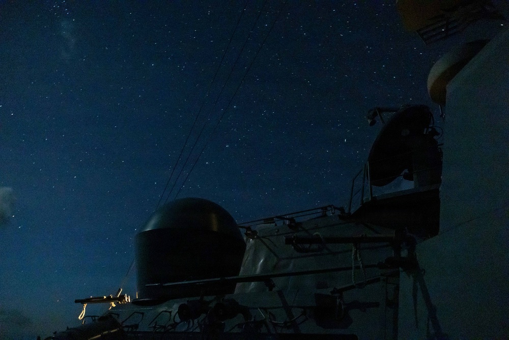 USS Mustin conducts bridge operations