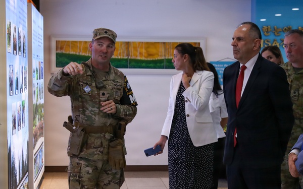 The Greek Minister for Foreign Affairs attends JSA Orientation