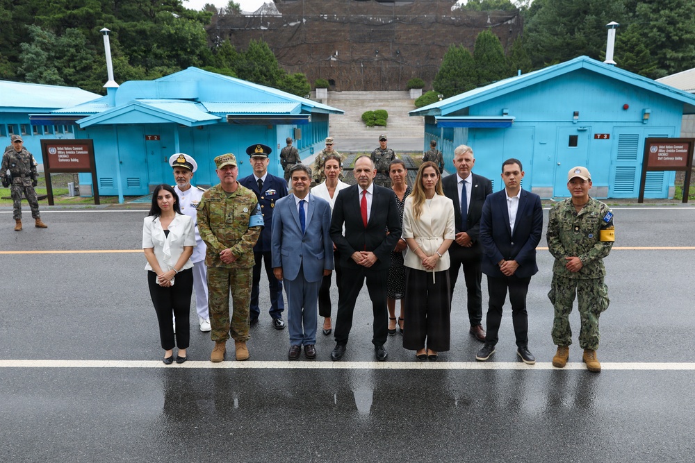 The Greek Minister for Foreign Affairs attends JSA Orientation