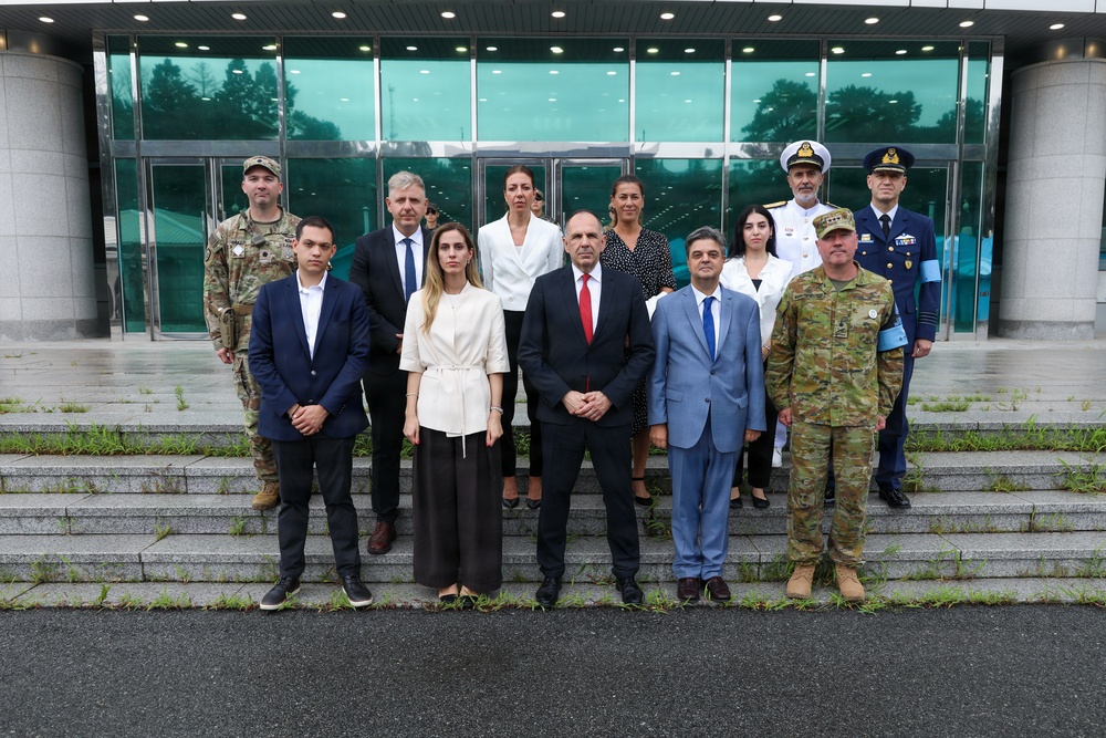 The Greek Minister for Foreign Affairs attends JSA Orientation