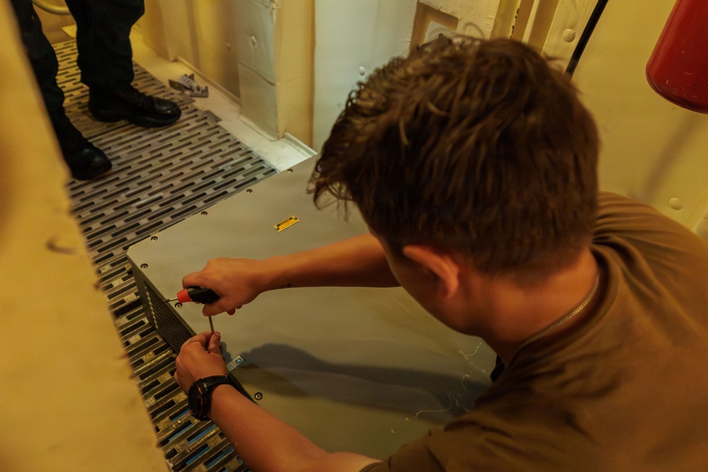 Maintenance aboard USS Gonzalez
