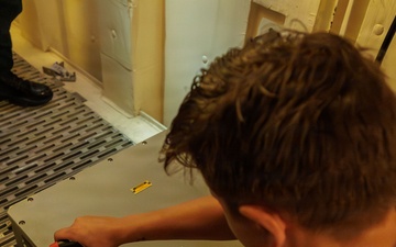 Maintenance aboard USS Gonzalez