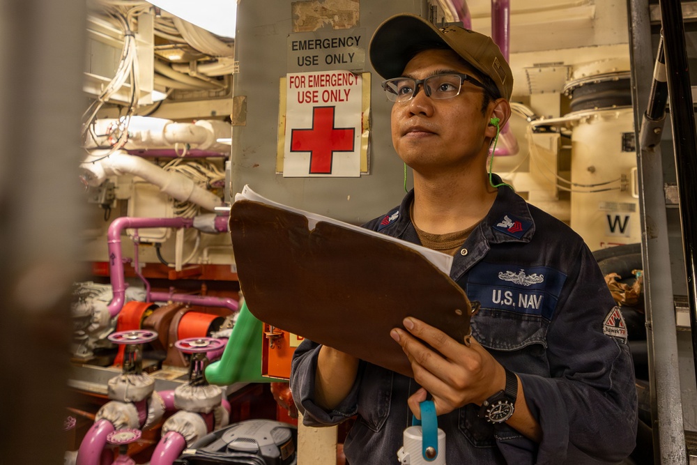 Maintenance aboard USS Gonzalez