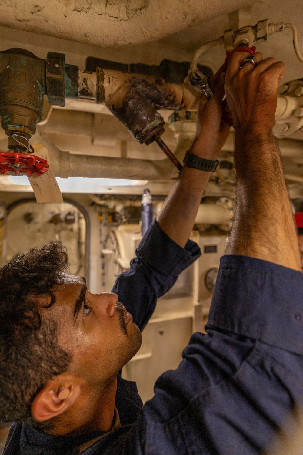 Maintenance aboard USS Gonzalez