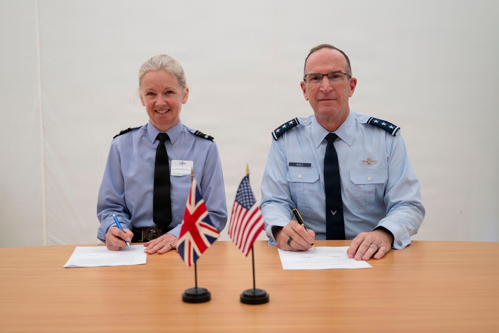 Air Force Reserve and RAF Air Force sign Terms of Reference
