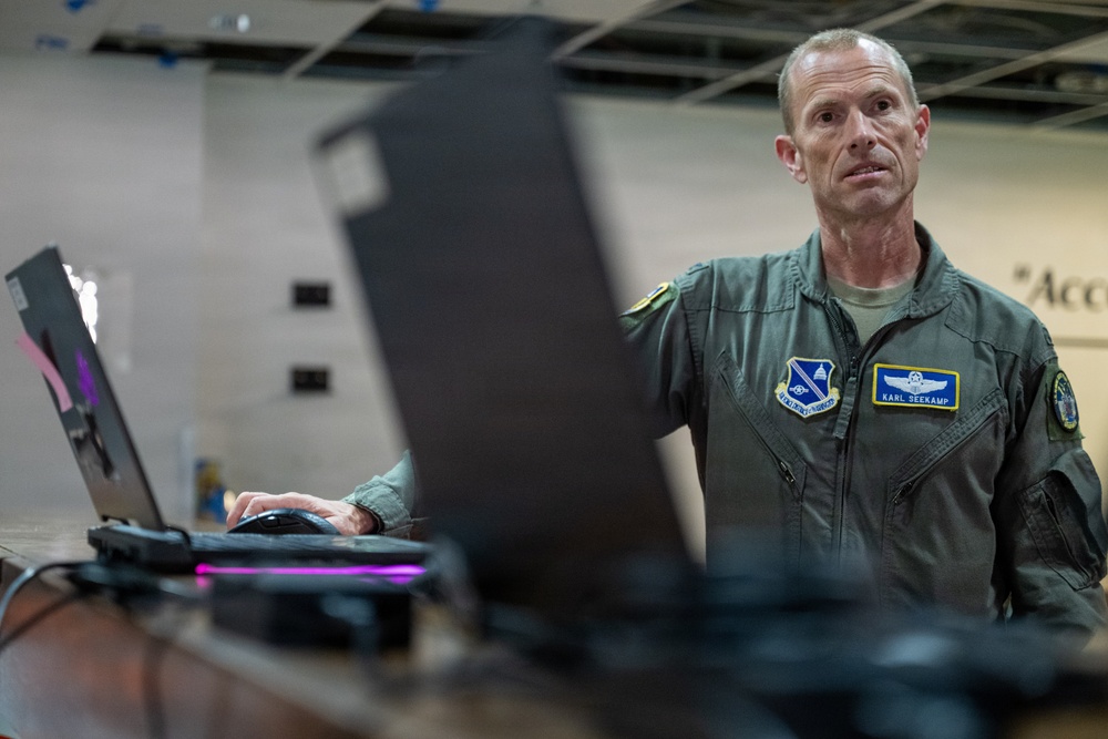 Col. Seekamp tours Joint Base Andrews as new commander