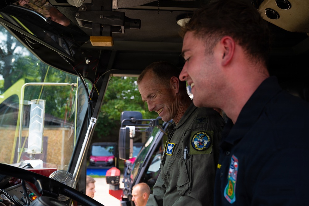 Col. Seekamp tours Joint Base Andrews as new commander