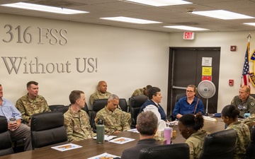 Col. Seekamp tours Joint Base Andrews as new commander