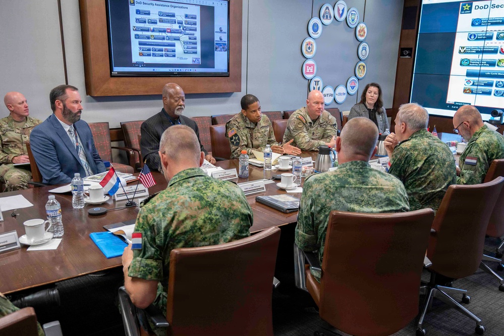 USASAC Hosts Netherlands Chief of Defense for Partnership Talks