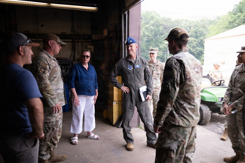 Col. Seekamp tours Joint Base Andrews as new commander
