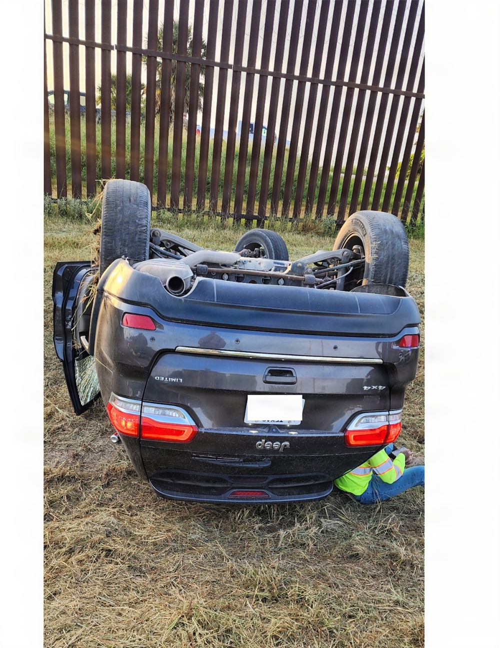 Soldiers assigned to JTF-SB and Border Patrol responds to vehicle rollover