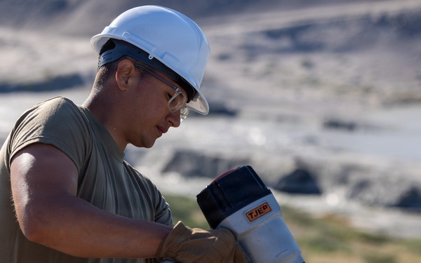New York Army National Guard Engineers Construct Roof in Greenland