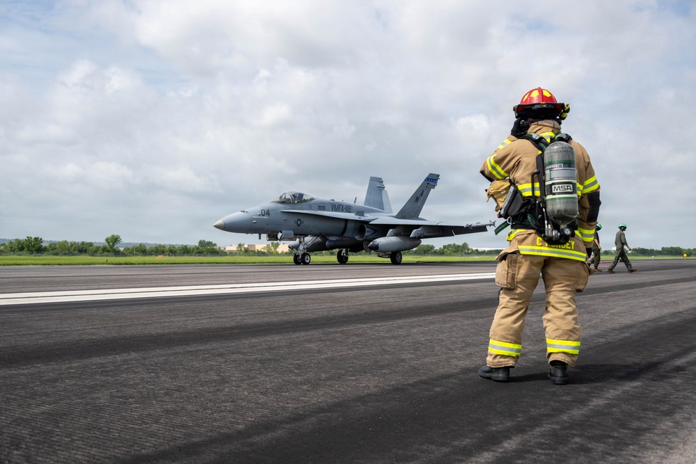 VMFA-112 Cowboys help Ebbing ANGB with Arresting Cable Recertification