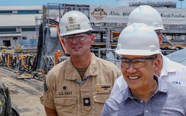 Pearl Harbor Naval Shipyard hosts acting Secretary of the Navy, congressional delegation
