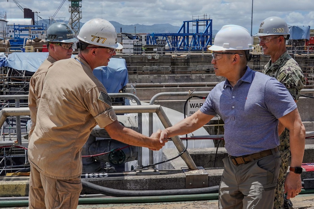 Pearl Harbor Naval Shipyard hosts acting Secretary of the Navy, congressional delegation