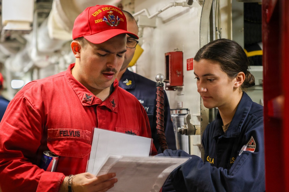 Sailors simulate general quarters aboard USS Decatur during RIMPAC