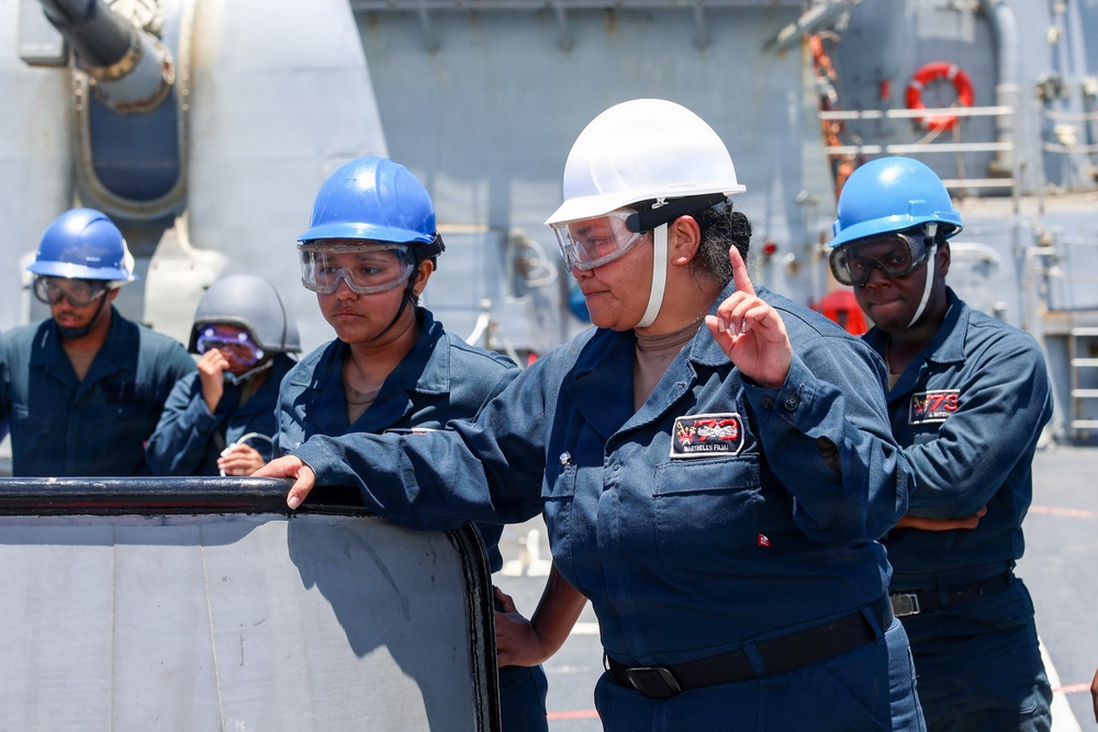 Deck division conducts anchoring evolution aboard USS Decatur during RIMPAC