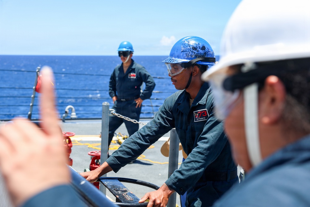 Deck division conducts anchoring evolution aboard USS Decatur during RIMPAC