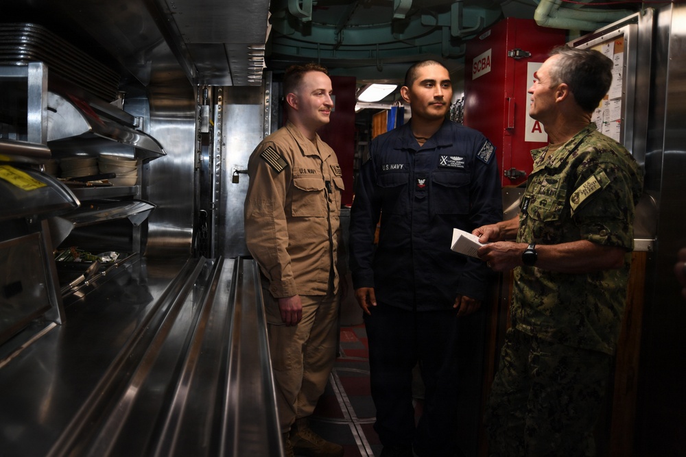 Commander, U.S. 2nd Fleet, visits South Dakota