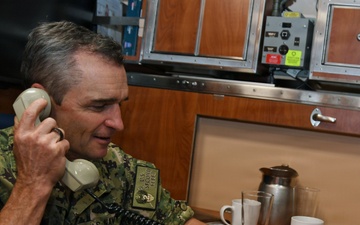 Commander, U.S. 2nd Fleet, visits South Dakota