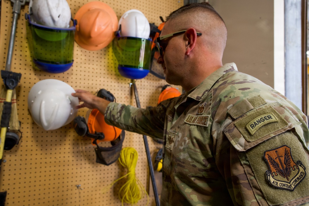 Twenty five feet from disaster; Gunfighter Airmen save home from wildfire