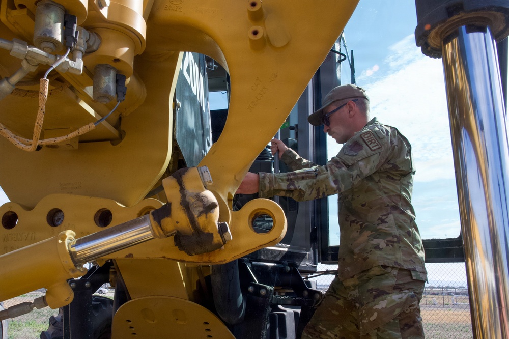 Twenty five feet from disaster; Gunfighter Airmen save home from wildfire