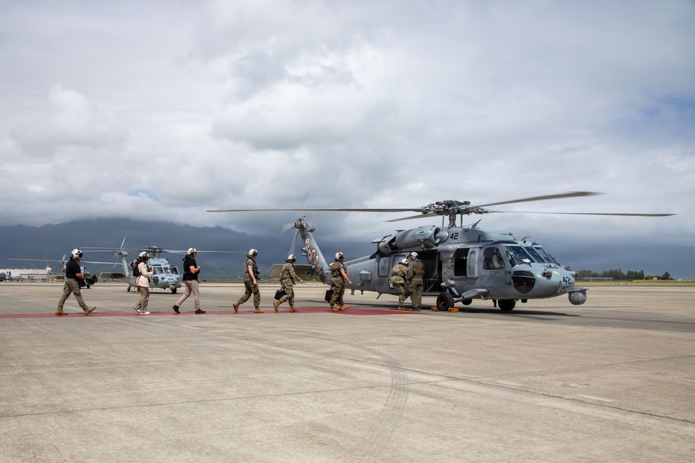 Acting Secretary of the Navy barracks tours MCBH