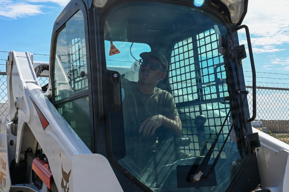 Twenty five feet from disaster; Gunfighter Airmen save home from wildfire