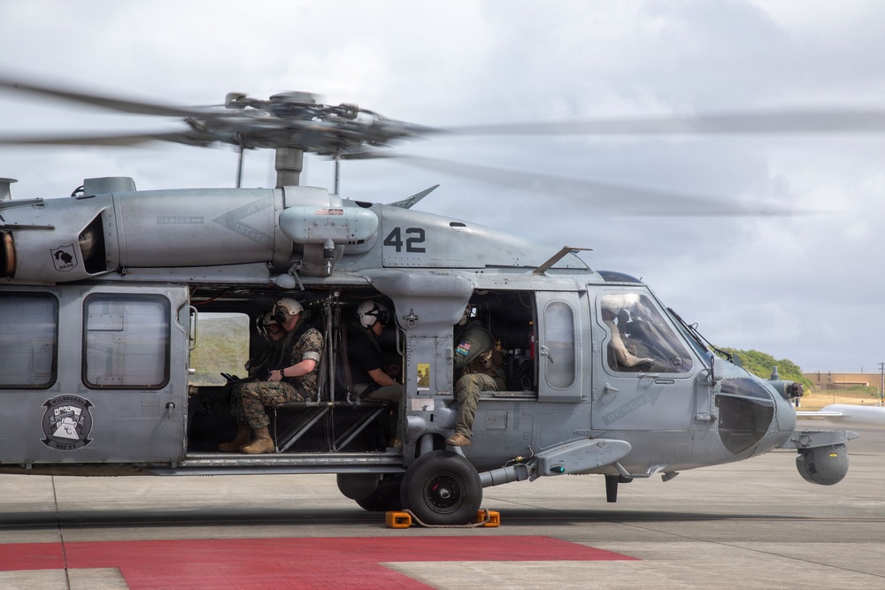 Acting Secretary of the Navy barracks tours MCBH