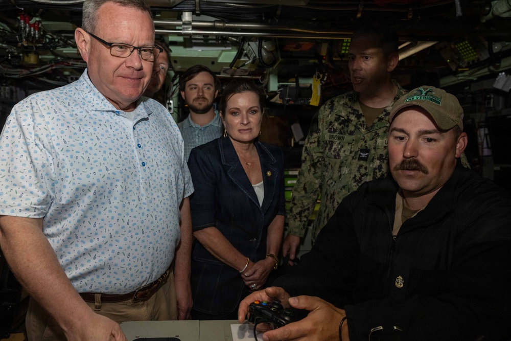 Representative Sheri Biggs (R-SC) and Representative Timothy Moore (R-NC) visit USS Vermont (SSN 792)