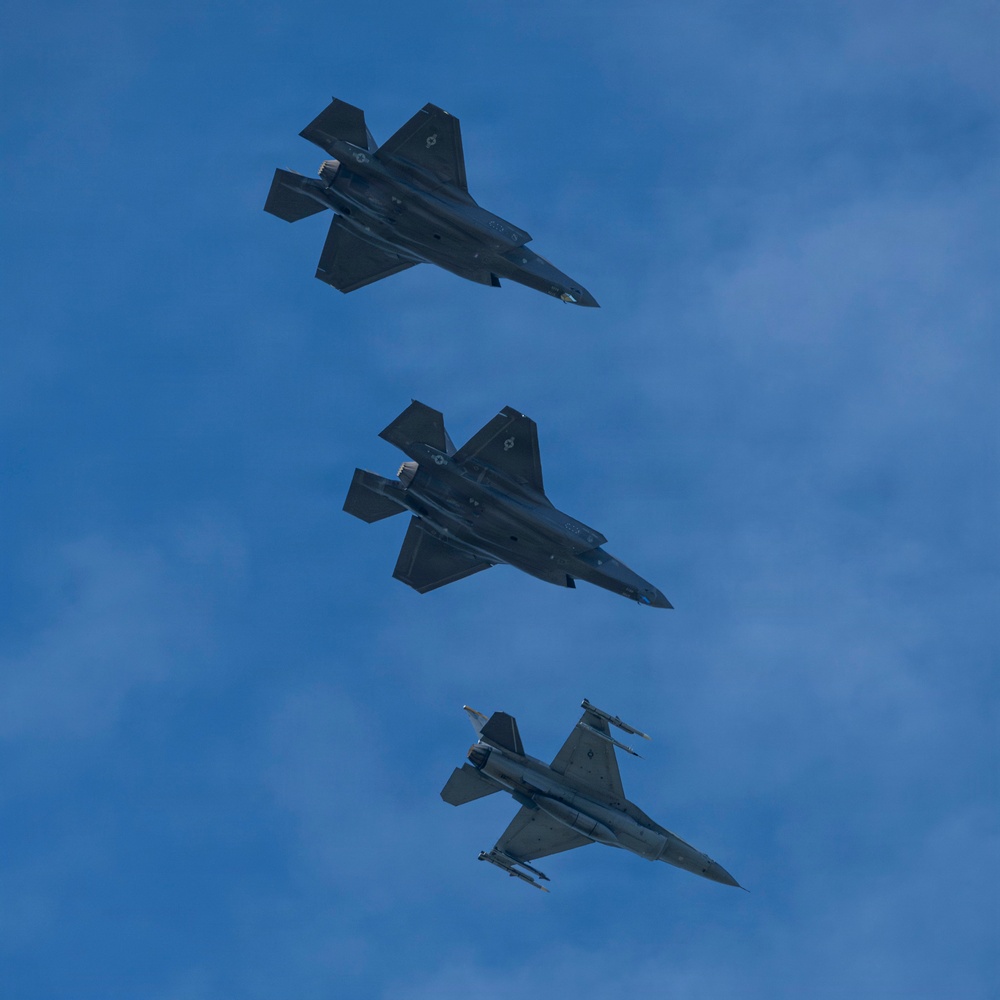 Col. Davidson conducts his final flight as the 35th Fighter Wing commander