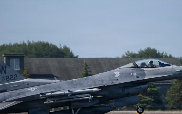 Col. Davidson conducts his final flight as the 35th Fighter Wing commander